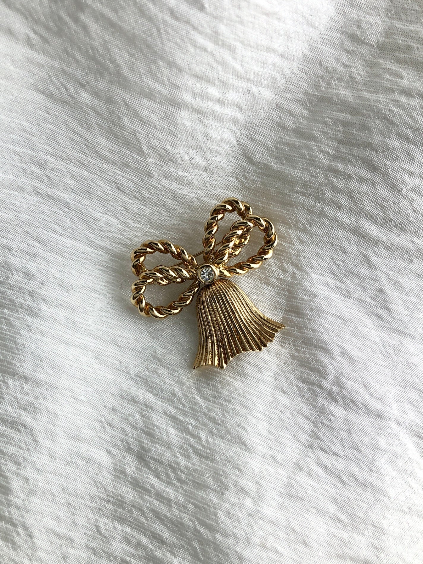 Christian D1OR Brooch Gold Vintage j37x4j