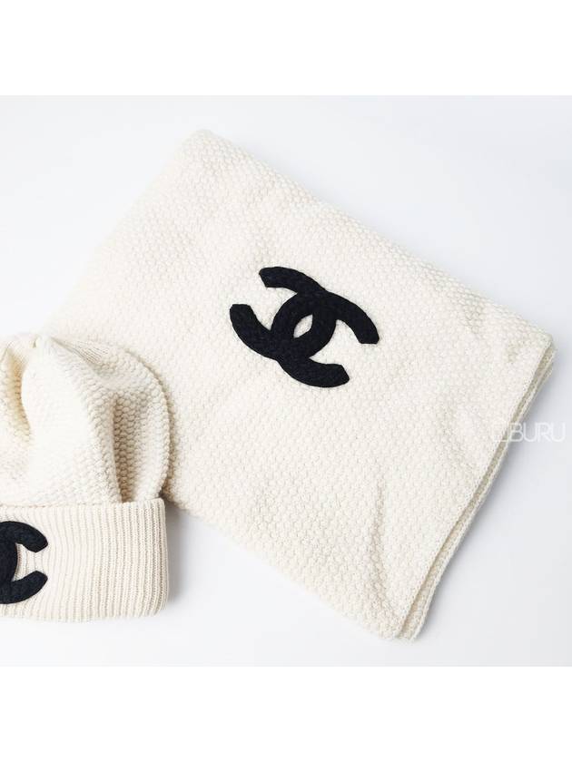 23A CC Logo Cashmere Muffler Ivory AA9256 CH