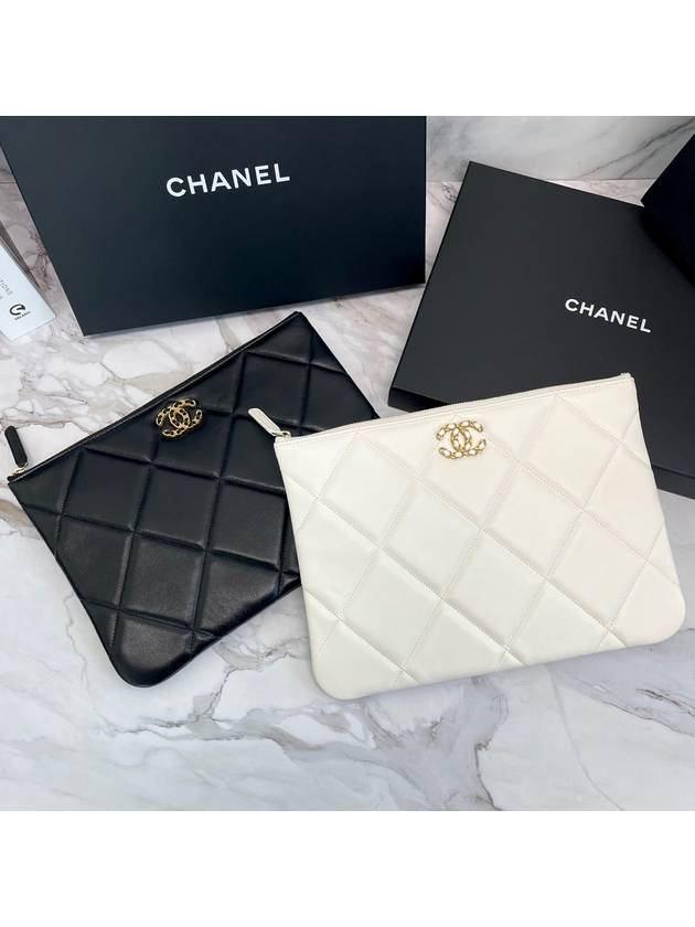 19 Medium Lambskin Clutch Bag White CH