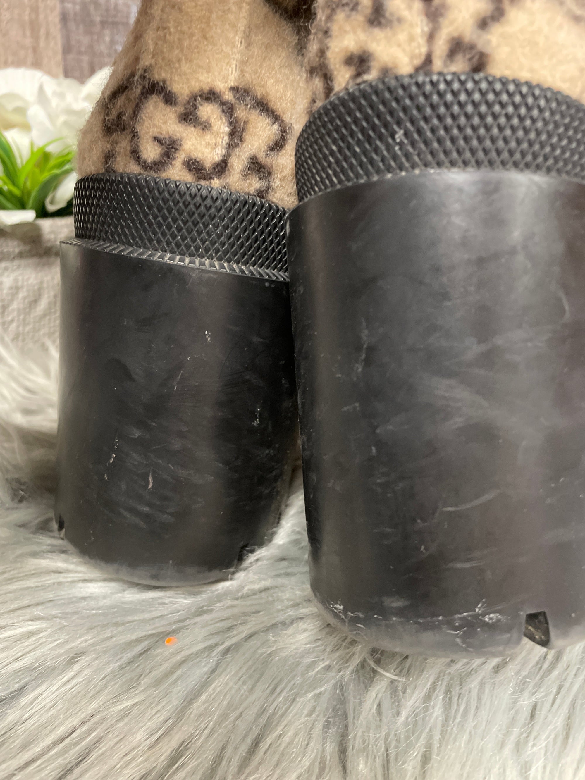 Boots Luxury Designer By GCCI  Size: 10