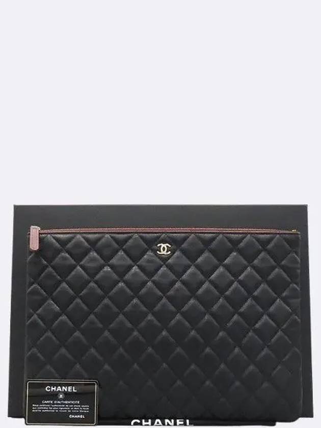 A82552 Black Caviar Classic Large CC Gold Logo Clutch CH