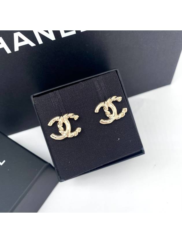 25C Women s Basic CC Logo Season Earrings Gold ABE953 CH
