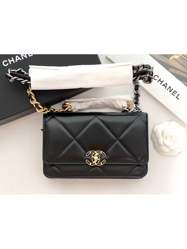 19 Chain Lambskin Cross Bag Black CH