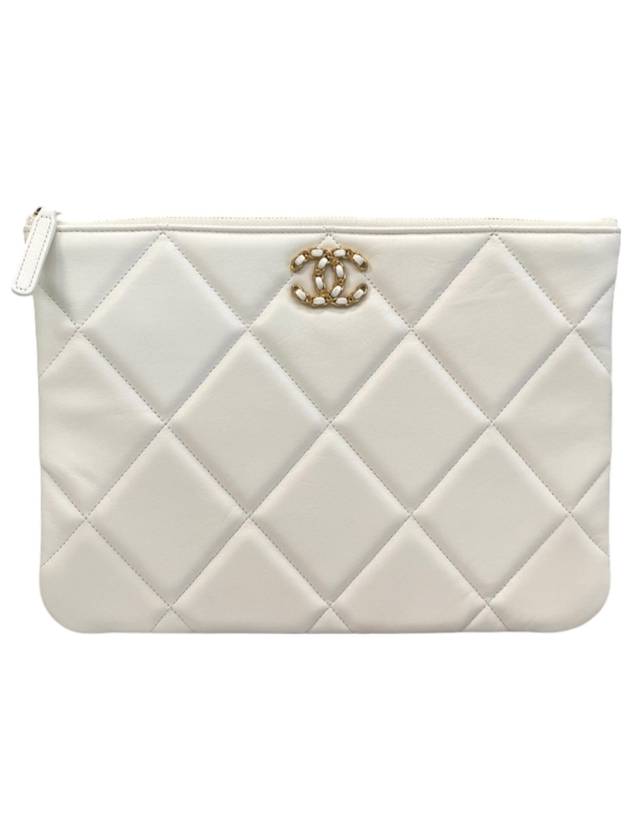 19 Medium Lambskin Clutch Bag White CH