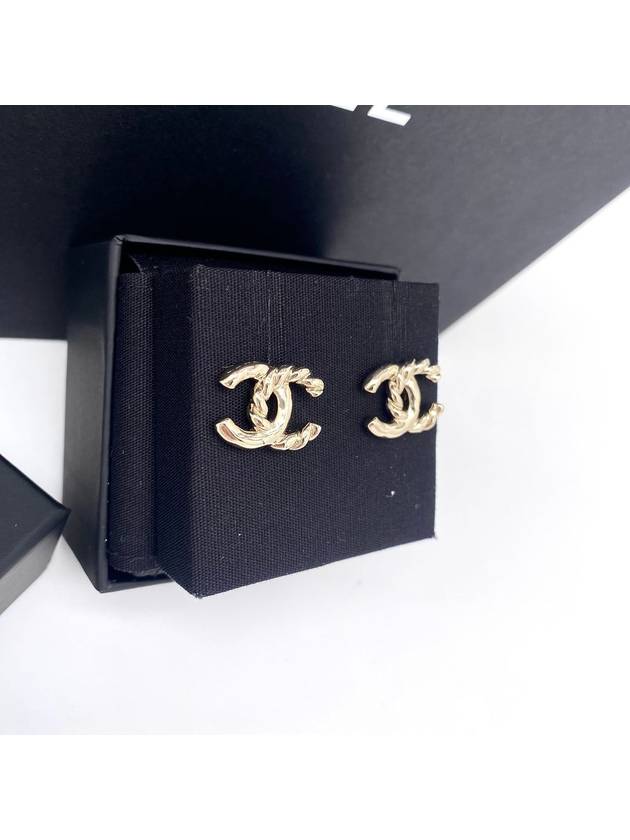 25C Women s Basic CC Logo Season Earrings Gold ABE953 CH