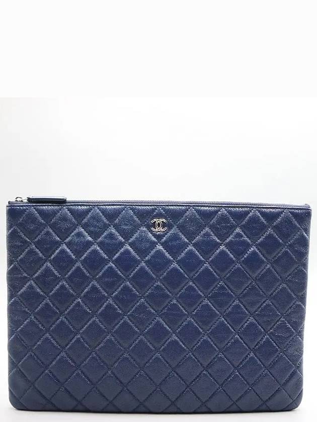 A82552 Navy Caviar Classic Large CC Silver Logo Clutch CH