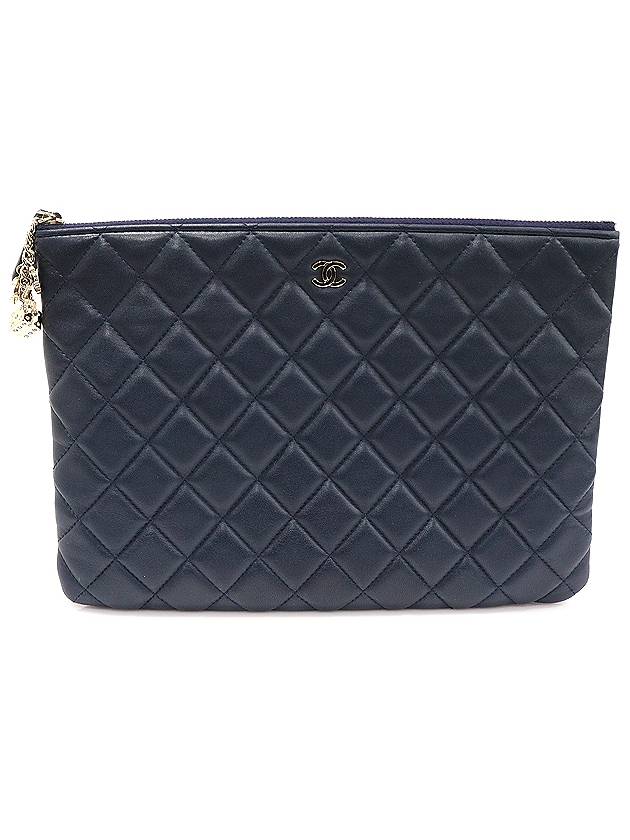 A82415 Navy Lambskin Gold Classic Charm Decoration New Medium Clutch 22nd CH