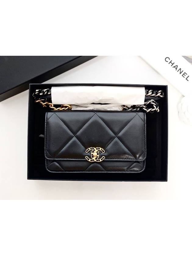 19 Chain Lambskin Cross Bag Black CH