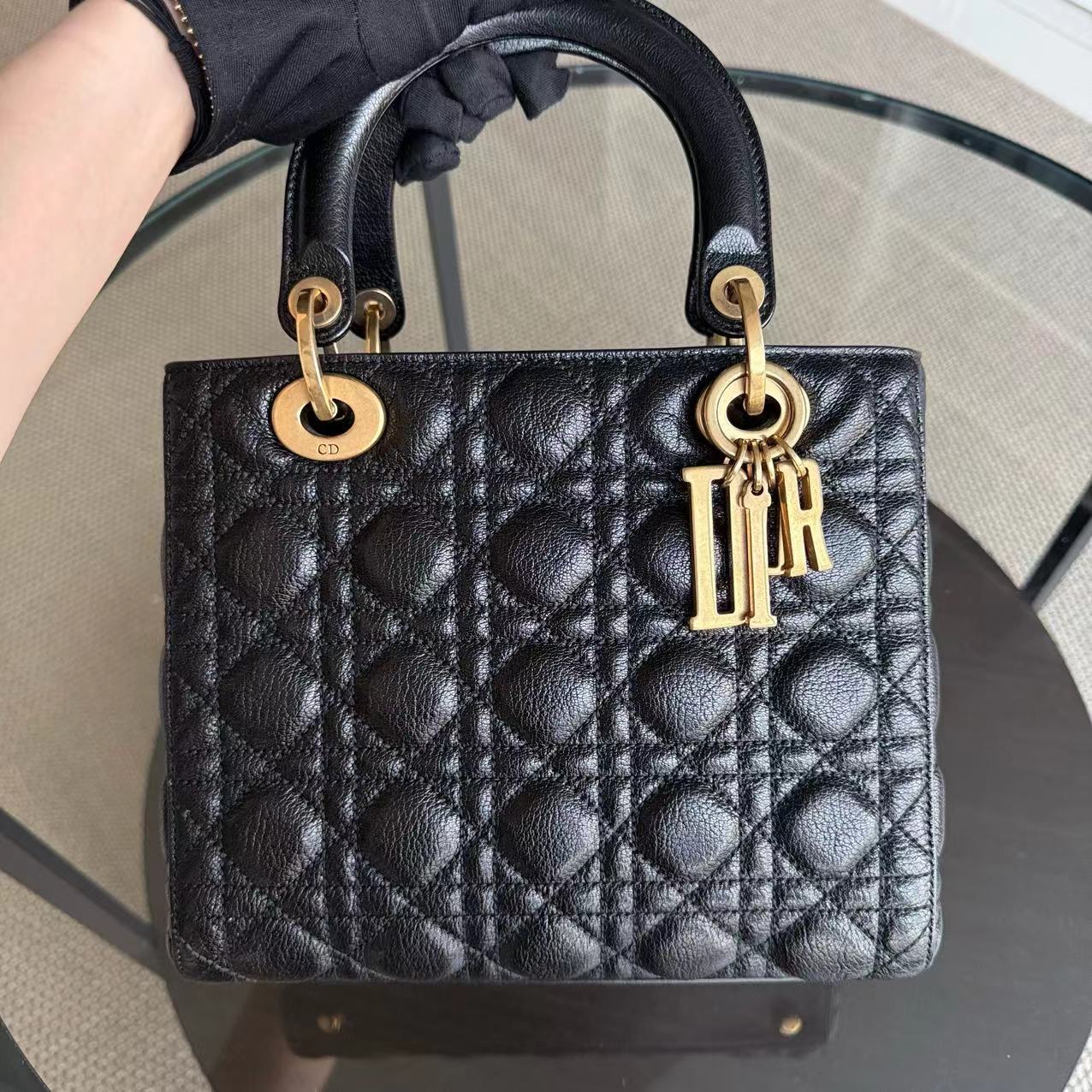 *Flap, Grained Calfskin* D1OR Lady Medium - Calfskin Cannage Black Gold Hardware
