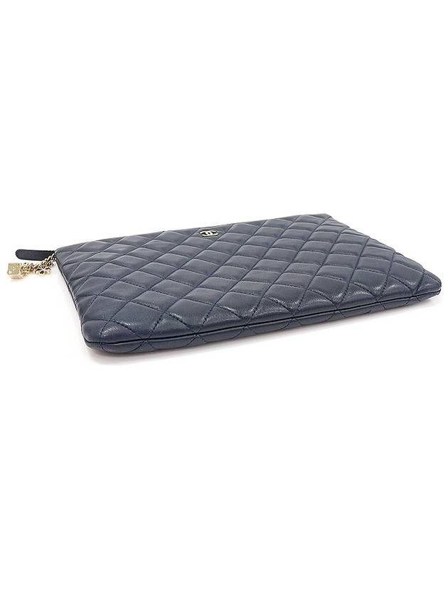 A82415 Navy Lambskin Gold Classic Charm Decoration New Medium Clutch 22nd CH