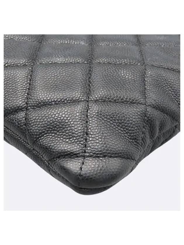 A82545 Classic Black Caviar Logo New Medium Clutch CH