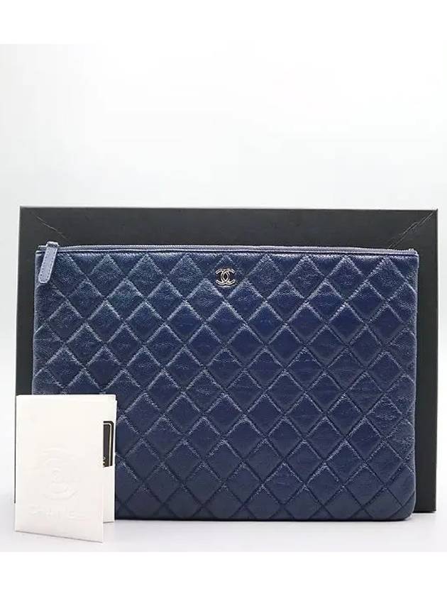 A82552 Navy Caviar Classic Large CC Silver Logo Clutch CH