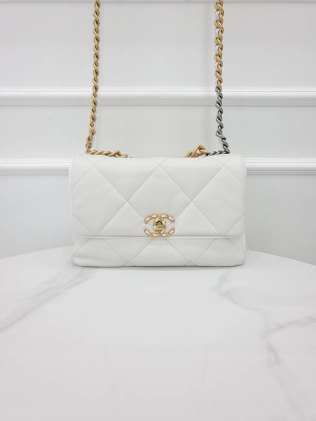 19Flap Bag White Large AS1161 CH