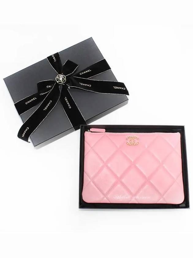 19 Medium Lambskin Clutch Bag Pink CH