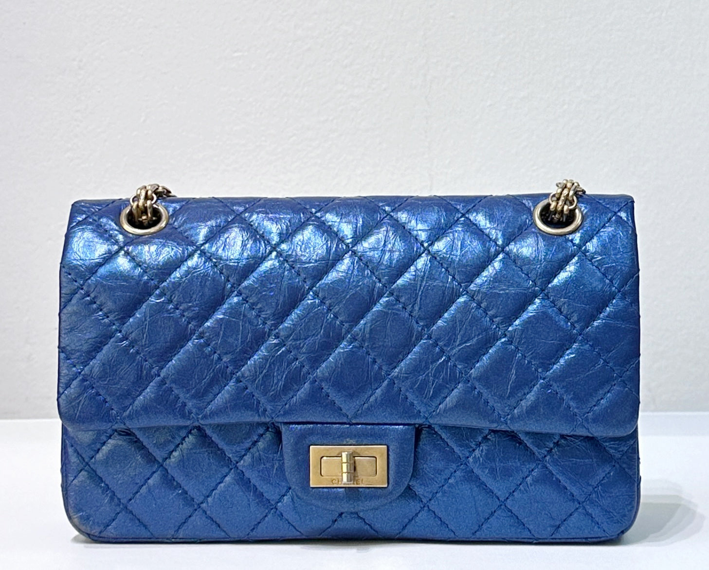 19A CH Iridescent Royal Electric Blue 2.55 225 Medium Reissue Flap Bag