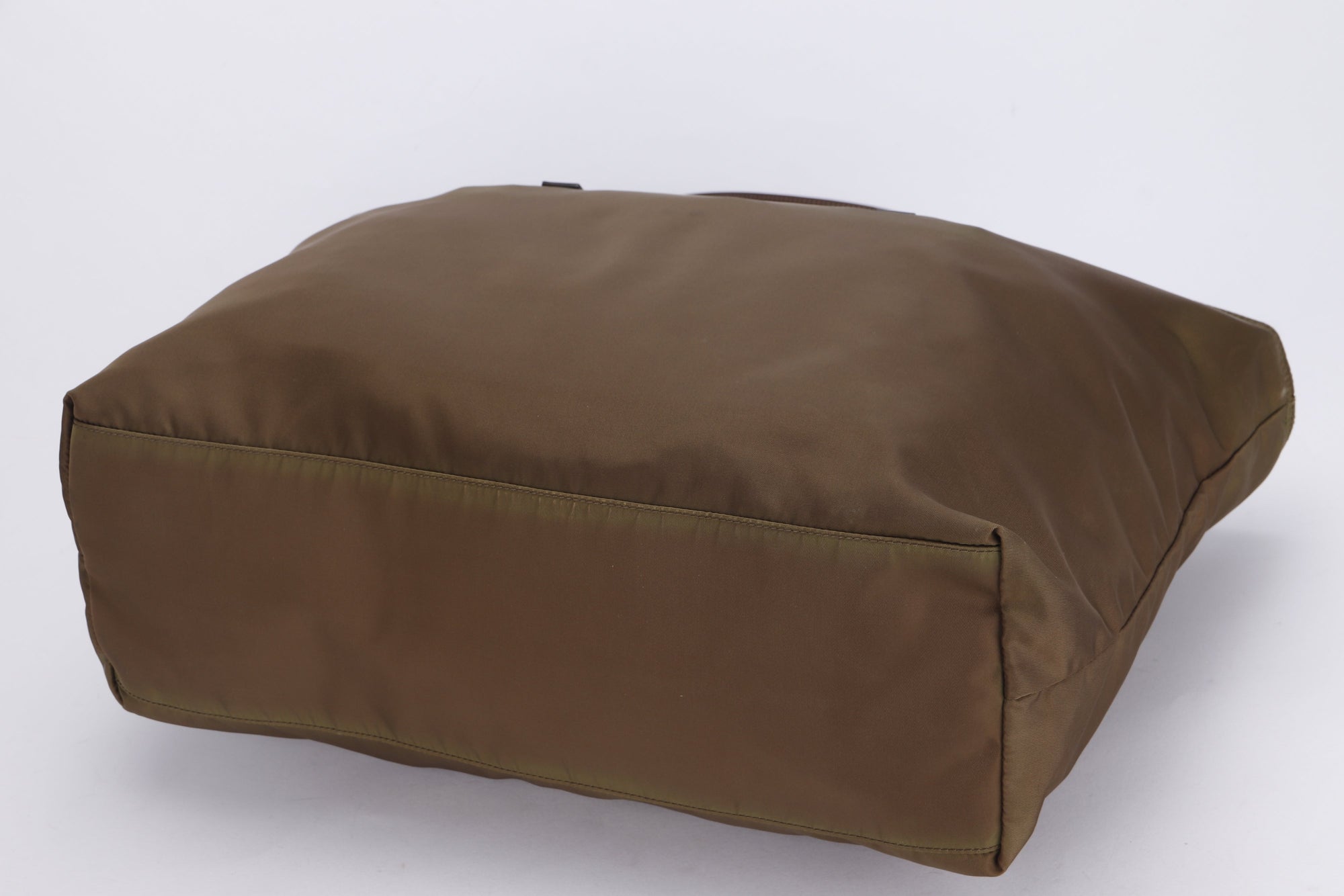 PRD BR4338 BROWN NYLON TOTE BAG, WITH ZIPPER, CARD &amp; DUST COVER