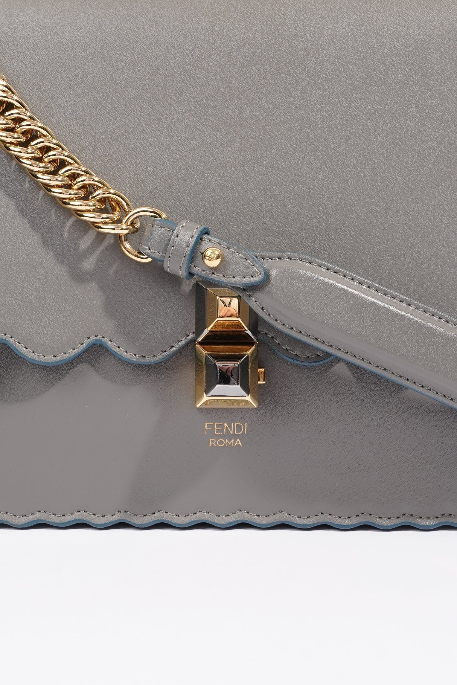 FNDI Kan I Scallop Bag Grey Leather Medium