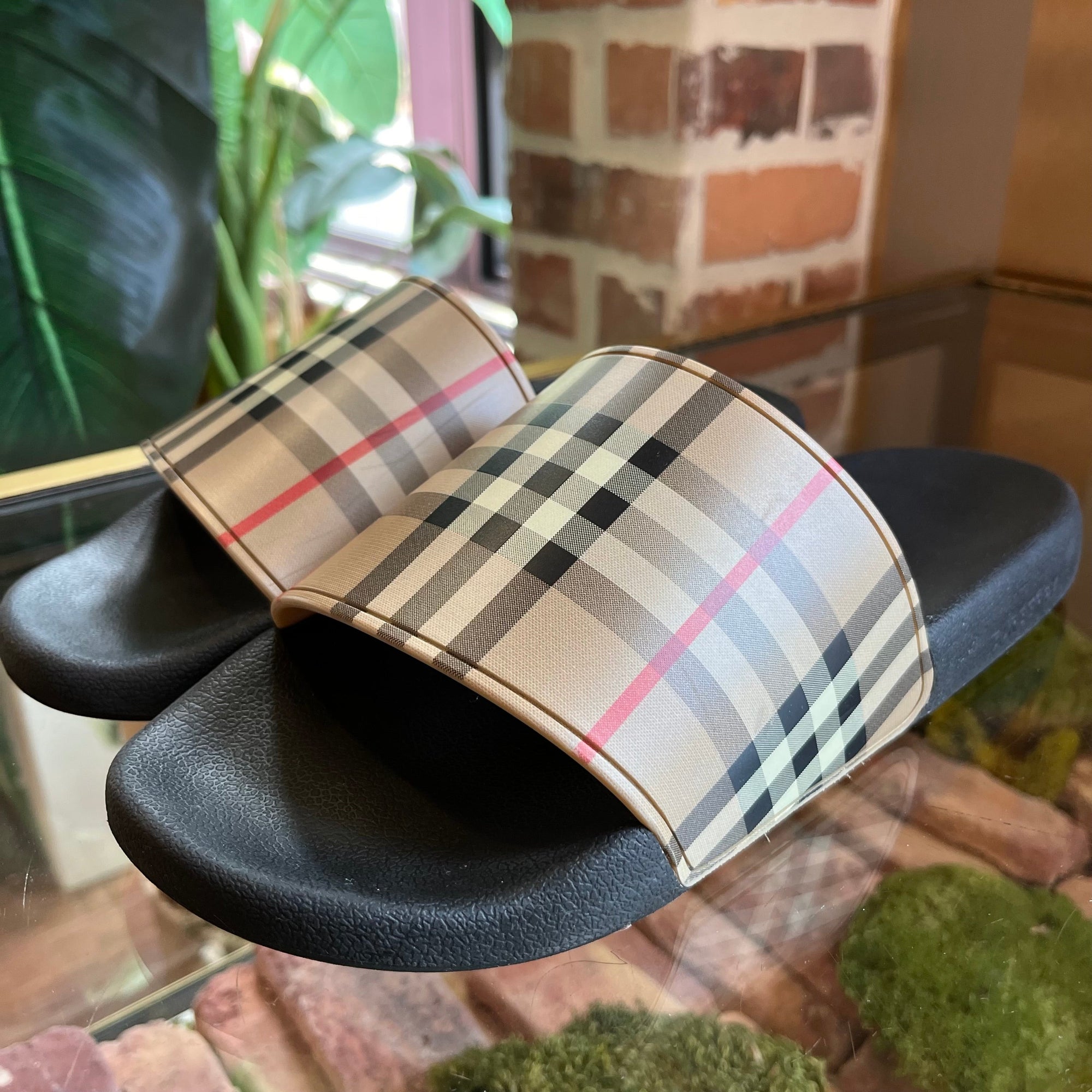 BBERRY Beige Furley Vintage Check Slides Men SZ43