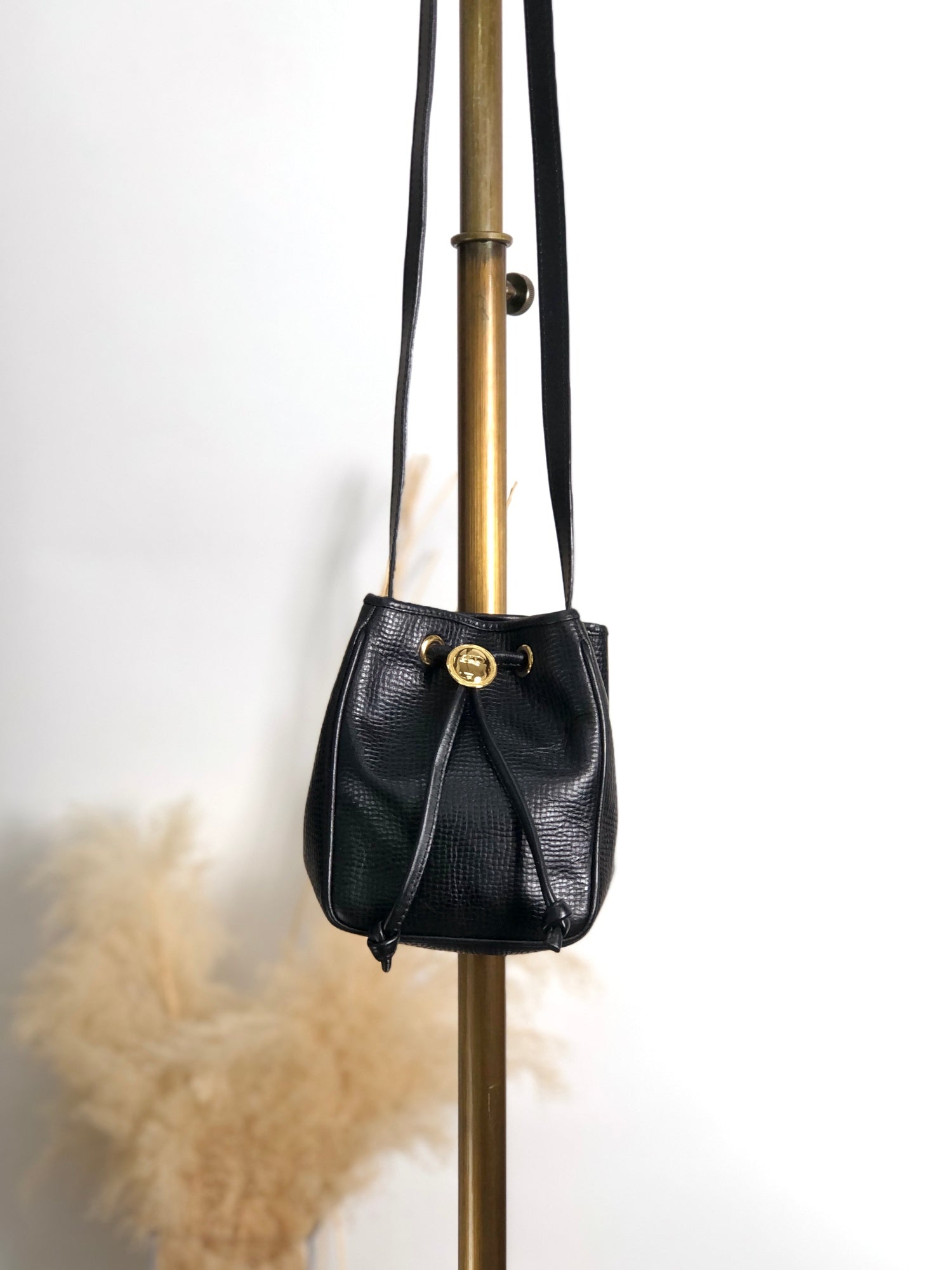 Christian D1OR CD Logo Drawstring Shoulder bag Black Vintage t4tu7b