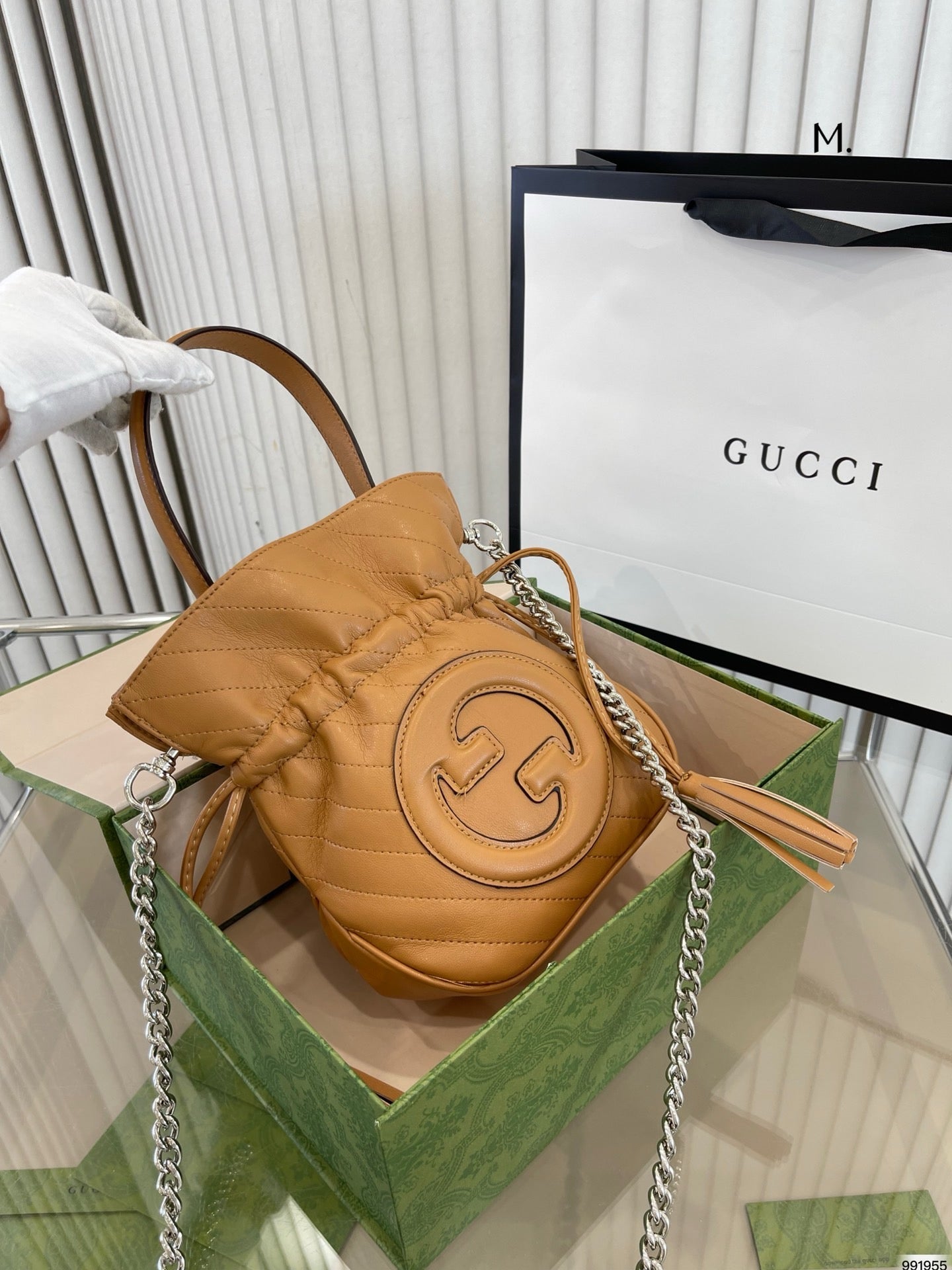 GC597 GCCI Blondie Mini Bucket Bag / 5.9"W x 7.5"H x 3.1"D