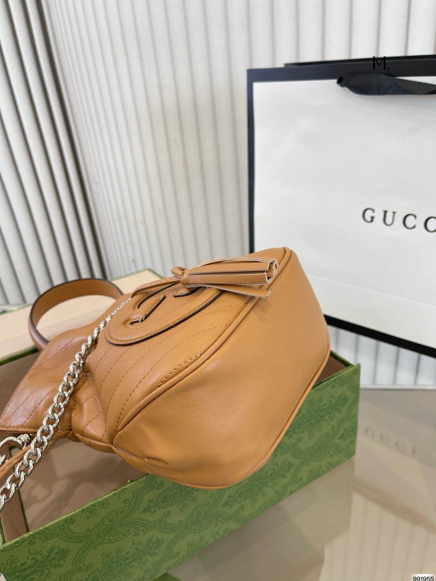 GC597 GCCI Blondie Mini Bucket Bag / 5.9"W x 7.5"H x 3.1"D