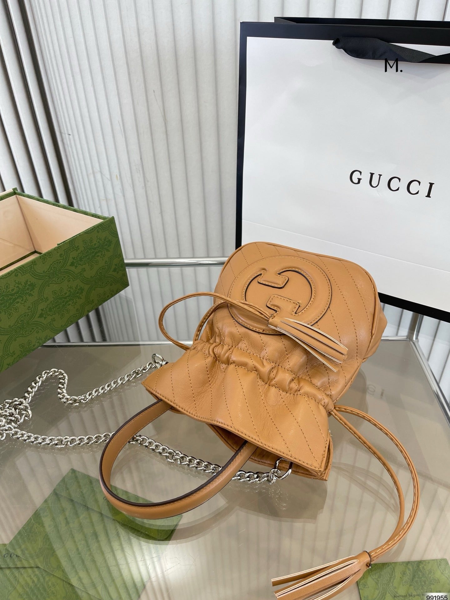 GC597 GCCI Blondie Mini Bucket Bag / 5.9"W x 7.5"H x 3.1"D