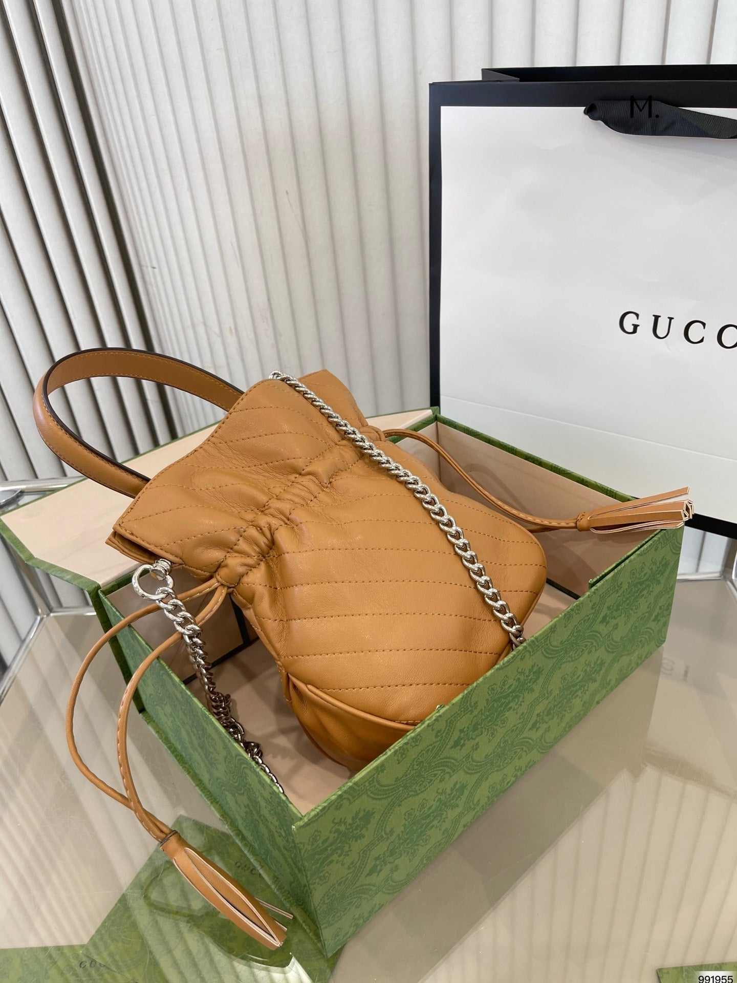 GC597 GCCI Blondie Mini Bucket Bag / 5.9"W x 7.5"H x 3.1"D