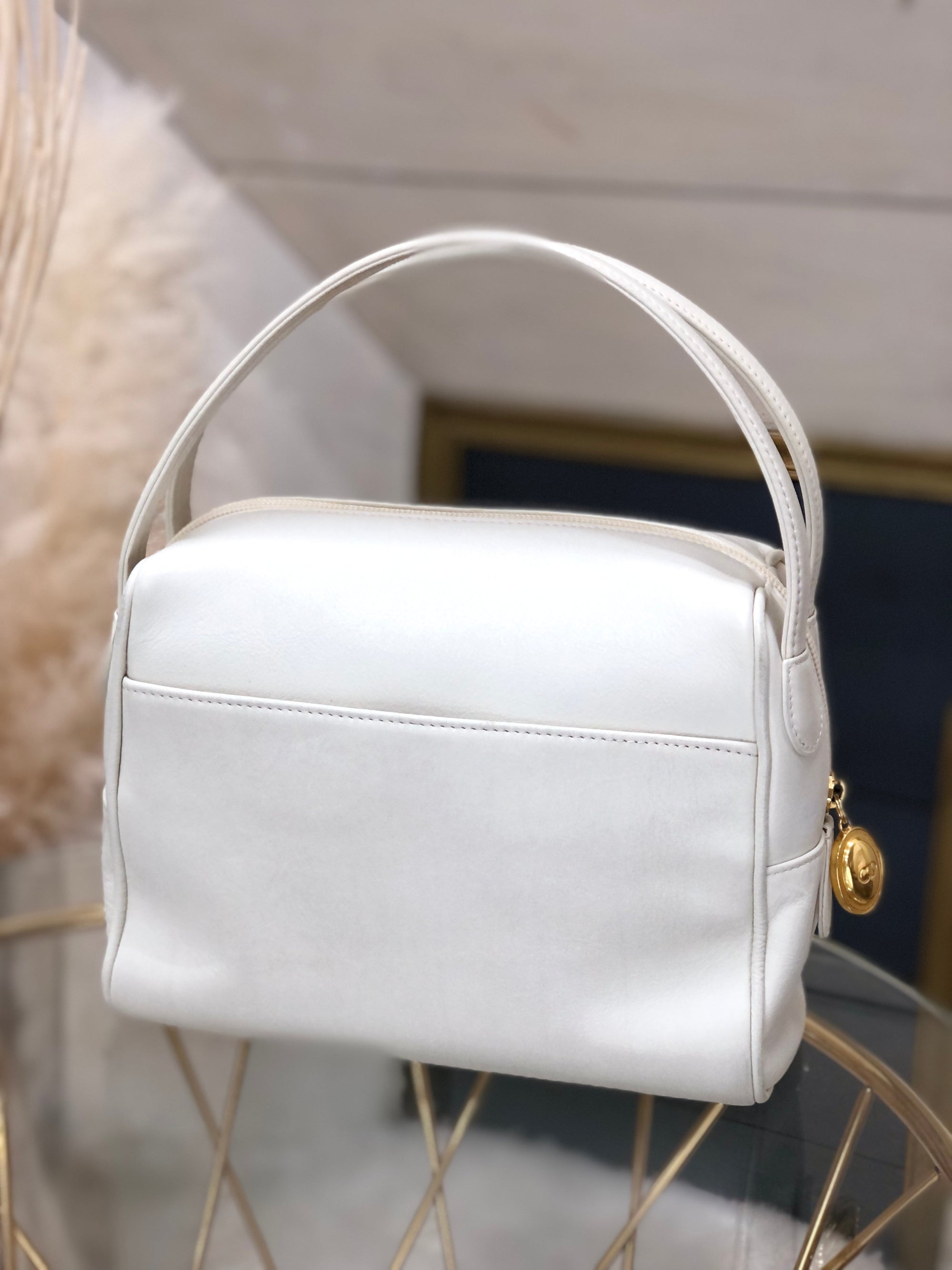 Christian D1OR CD logo Leather handbag  White Vintage jnzf2z