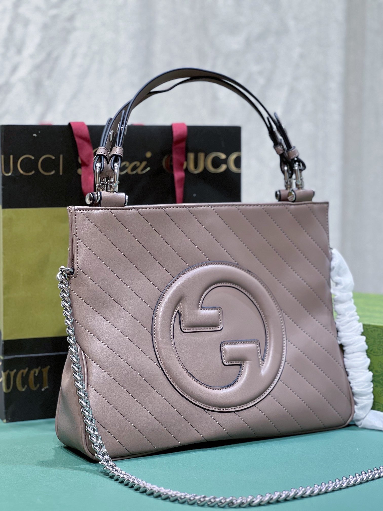 GC581 GCCI Blondie Medium Tote Bag / 13.6x16.1x3.1inch