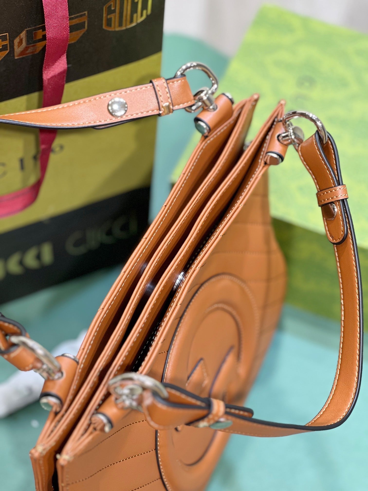 GC584 GCCI Blondie Medium Tote Bag / 13.6x16.1x3.1inch