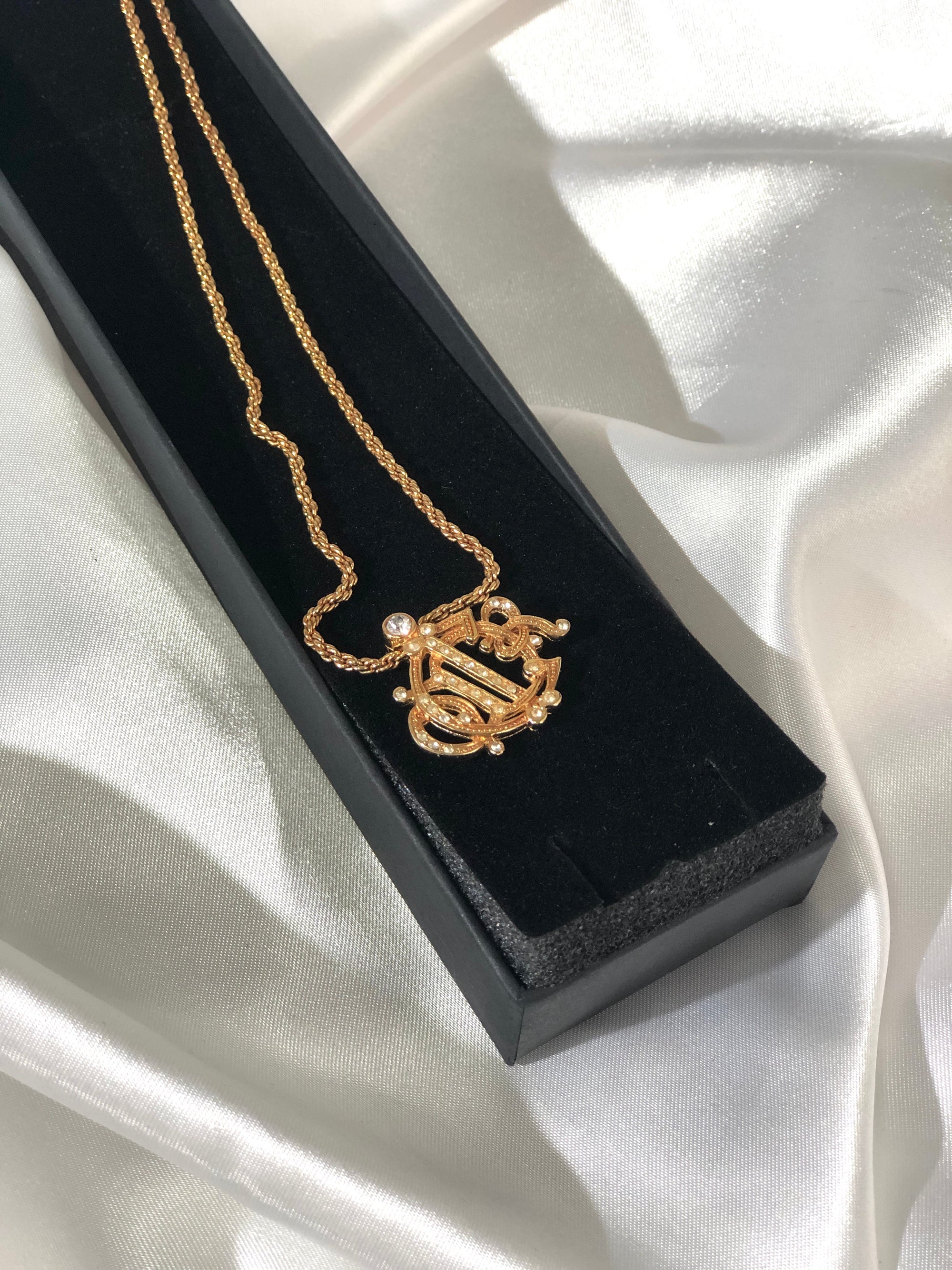Christian D1OR  Emblem Logo Line Stone Necklace Gold vintage yxmhkk