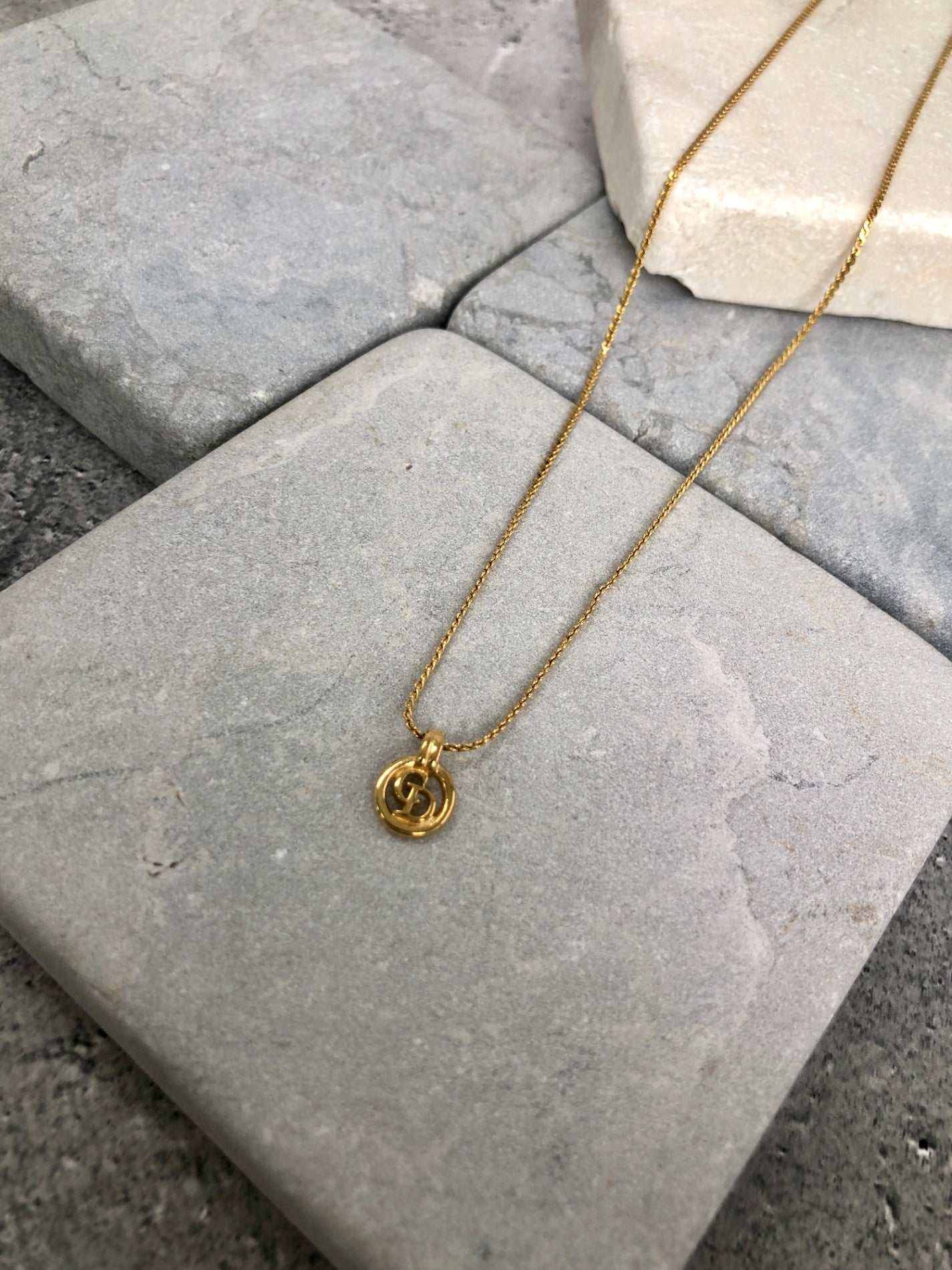 Christian D1OR CD Logo Necklace Gold Vintage 36uf24