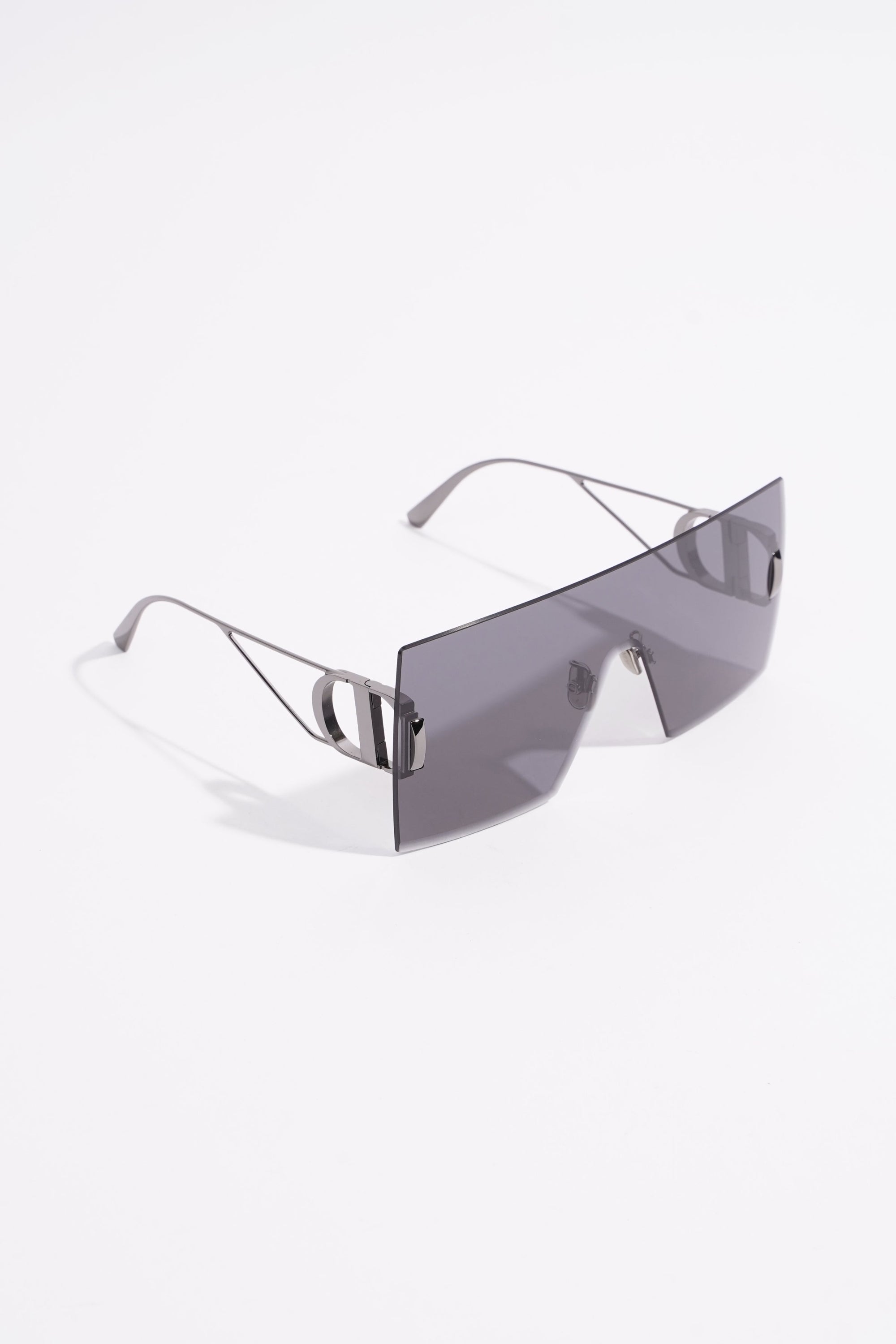 Christian D1OR 30 Montaigne M1U Sunglasses Black / Silver Base Metal 135