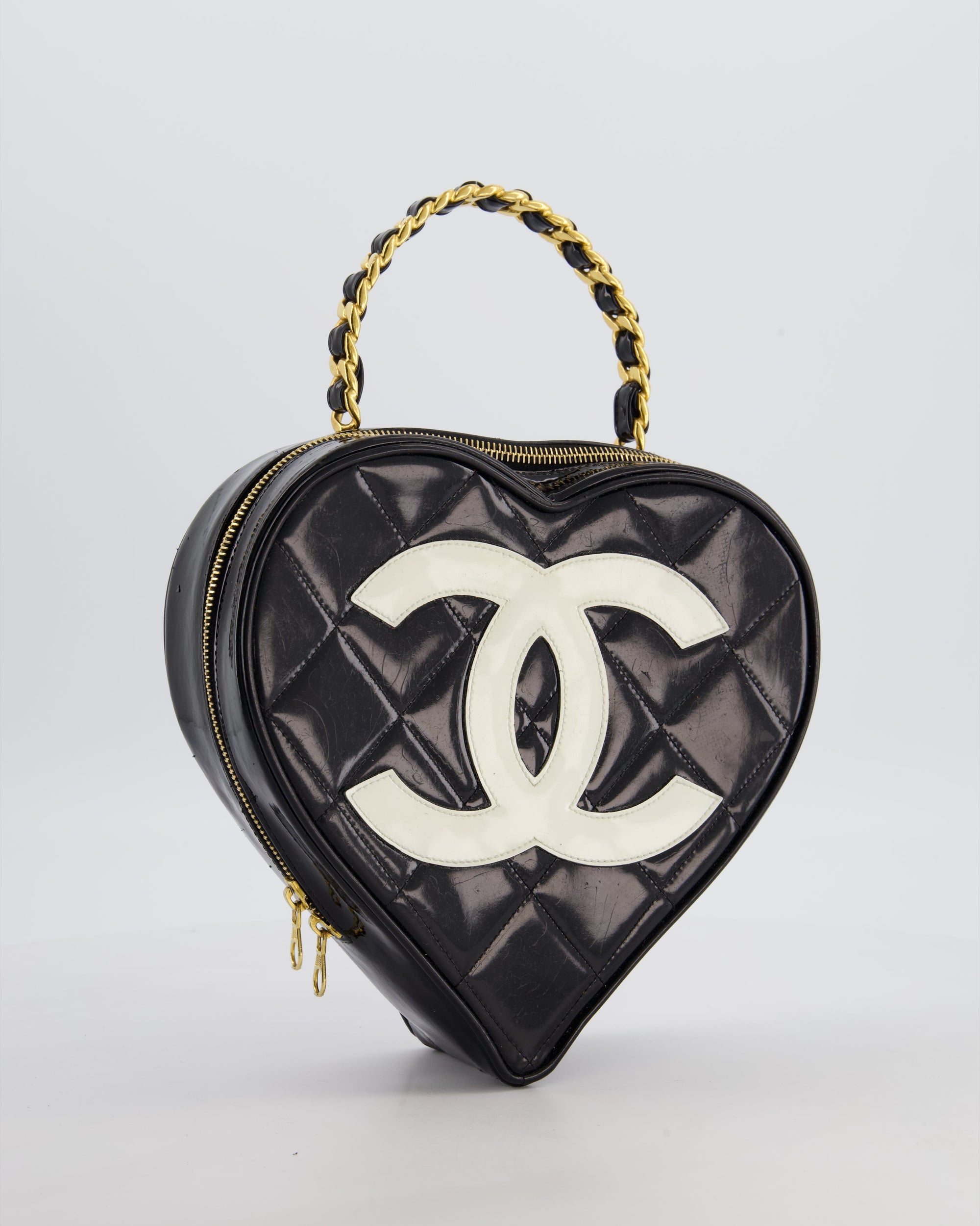 *RARE COLLECTORS ITEM* CH 1995 Vintage Black Heart Vanity Bag with White CC Logo and Gold Chain Handle Detail