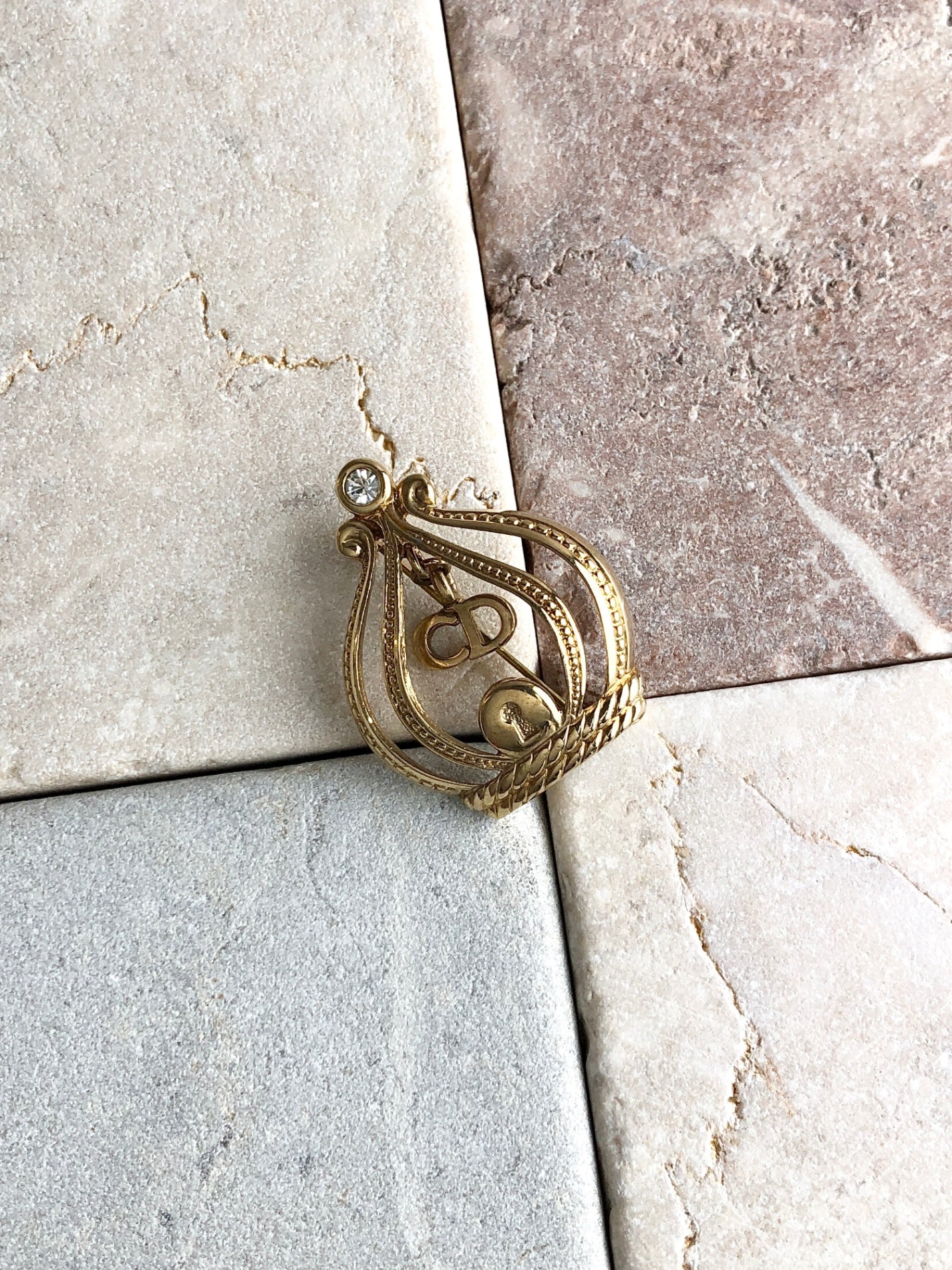 Christian D1OR Brooch Gold Vintage cejdz6