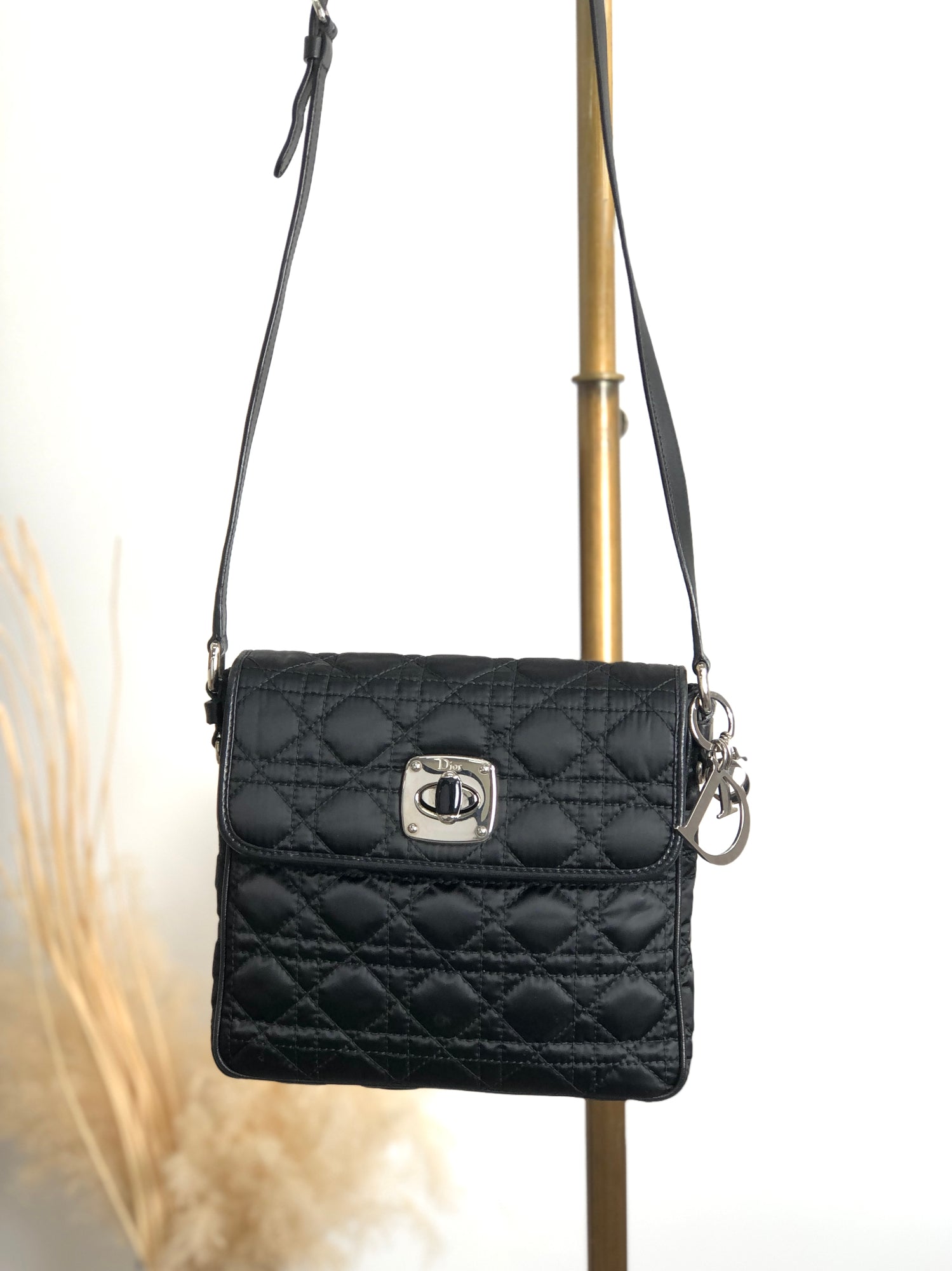 Christian D1OR Cannage Logo Charm Turn Lock Shoulder bag Black Vintage swmt7e