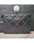 19 Medium Lambskin Clutch Bag Black CH