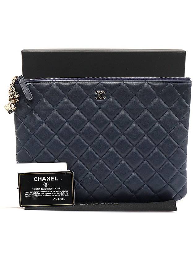 A82415 Navy Lambskin Gold Classic Charm Decoration New Medium Clutch 22nd CH