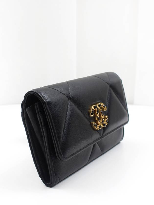 19 flap medium wallet lambskin black gold plated 30th unit AP0953 CH