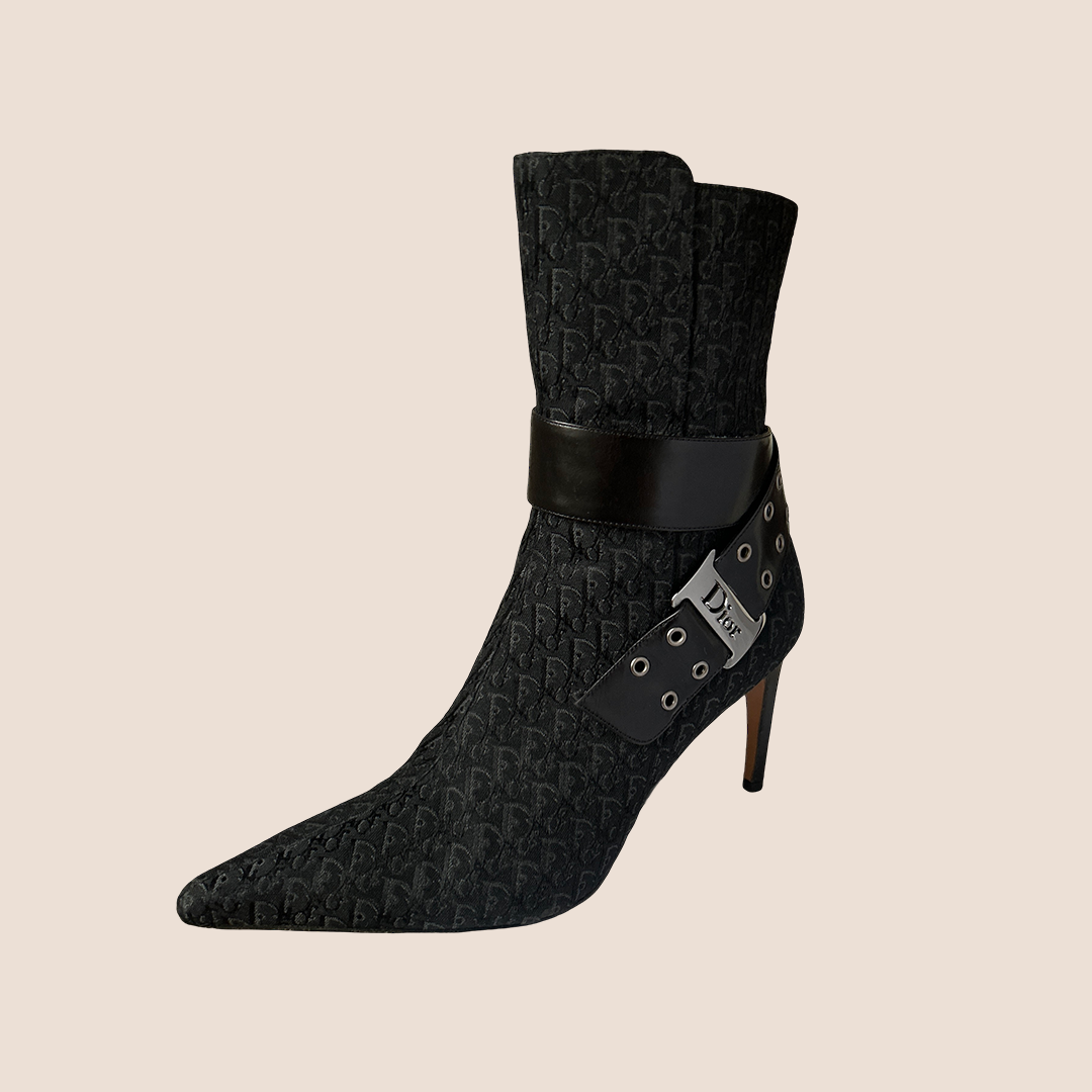 CHRISTIAN D1OR BLACK D1ORISSIMO BUCKLE LOGO BOOTS