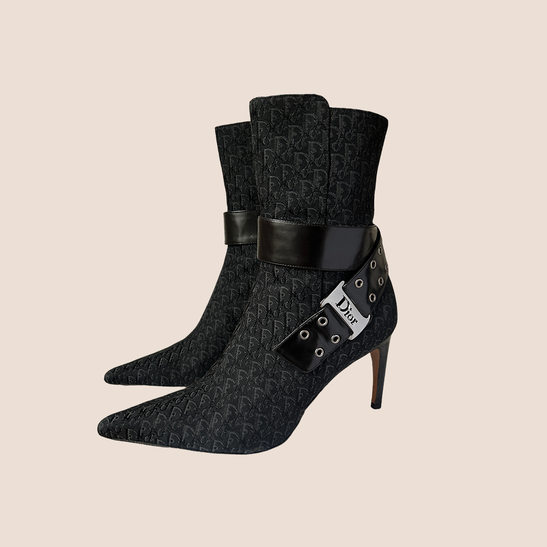 CHRISTIAN D1OR BLACK D1ORISSIMO BUCKLE LOGO BOOTS