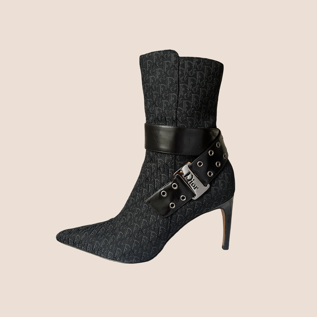 CHRISTIAN D1OR BLACK D1ORISSIMO BUCKLE LOGO BOOTS