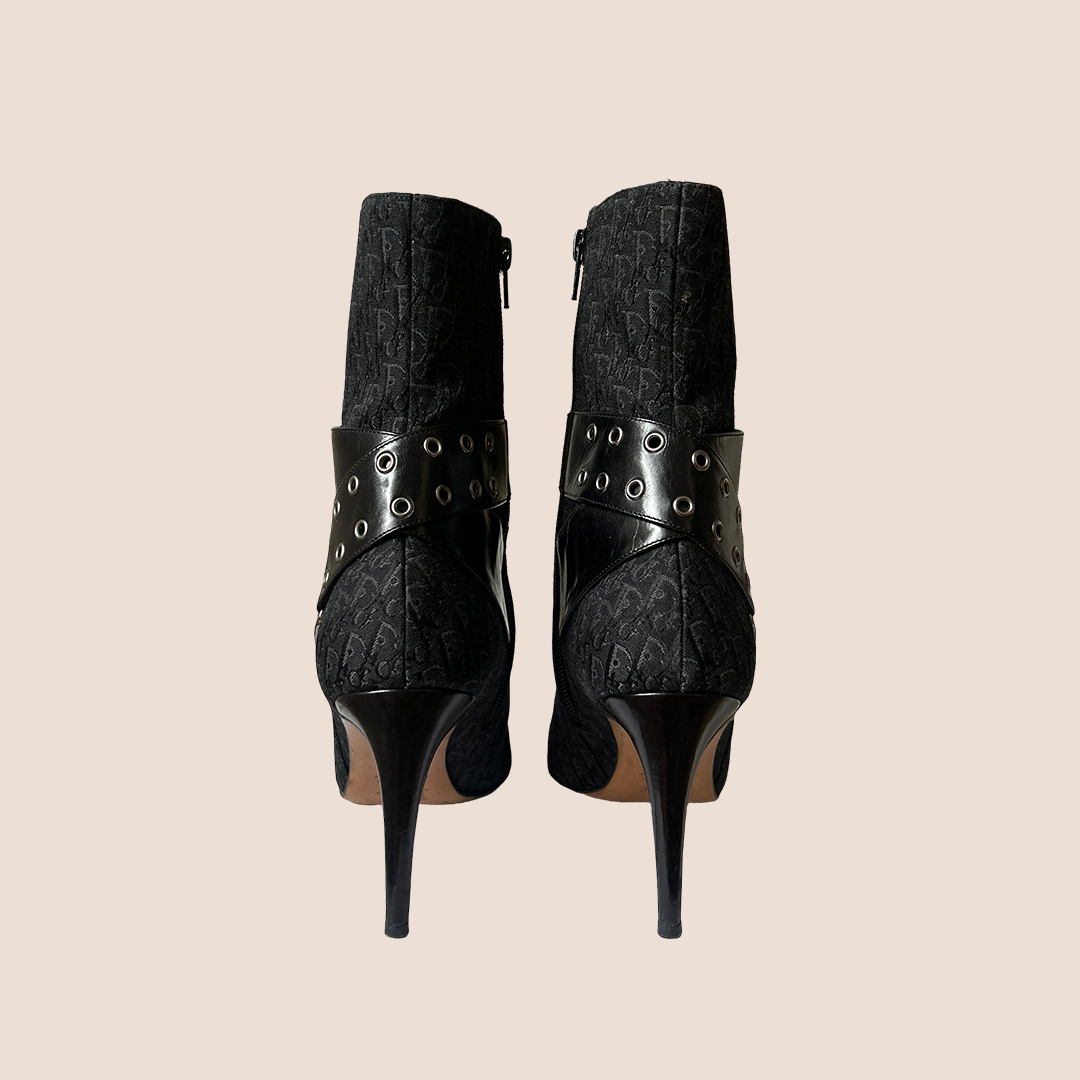 CHRISTIAN D1OR BLACK D1ORISSIMO BUCKLE LOGO BOOTS