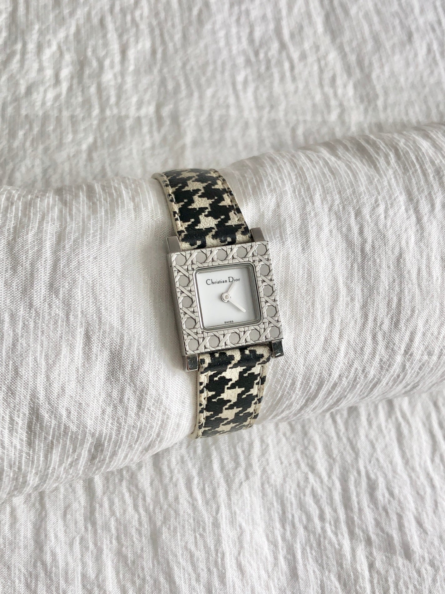 Christian D1OR Cannage Quartz Watch Black×White Vintage jw4b2h