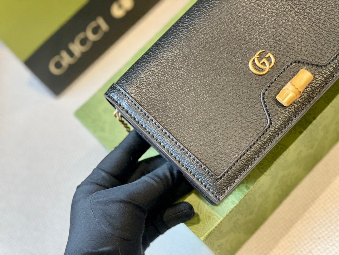 GC453 GCCI Diana Chain Wallet with Bamboo