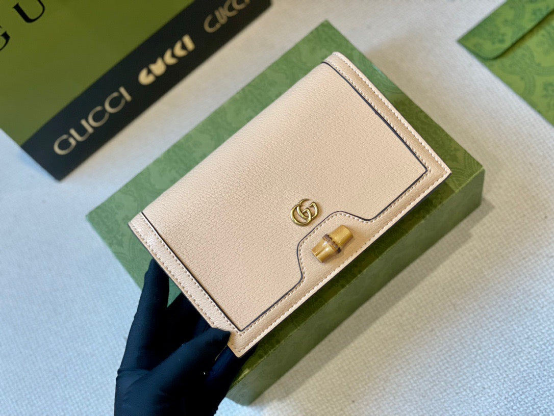 GC453 GCCI Diana Chain Wallet with Bamboo
