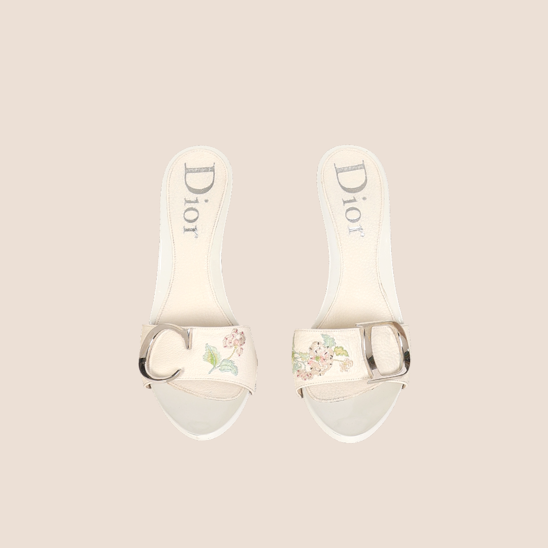 CHRISTIAN D1OR 2005 WHITE FLORAL EMBROIDERED HEELS