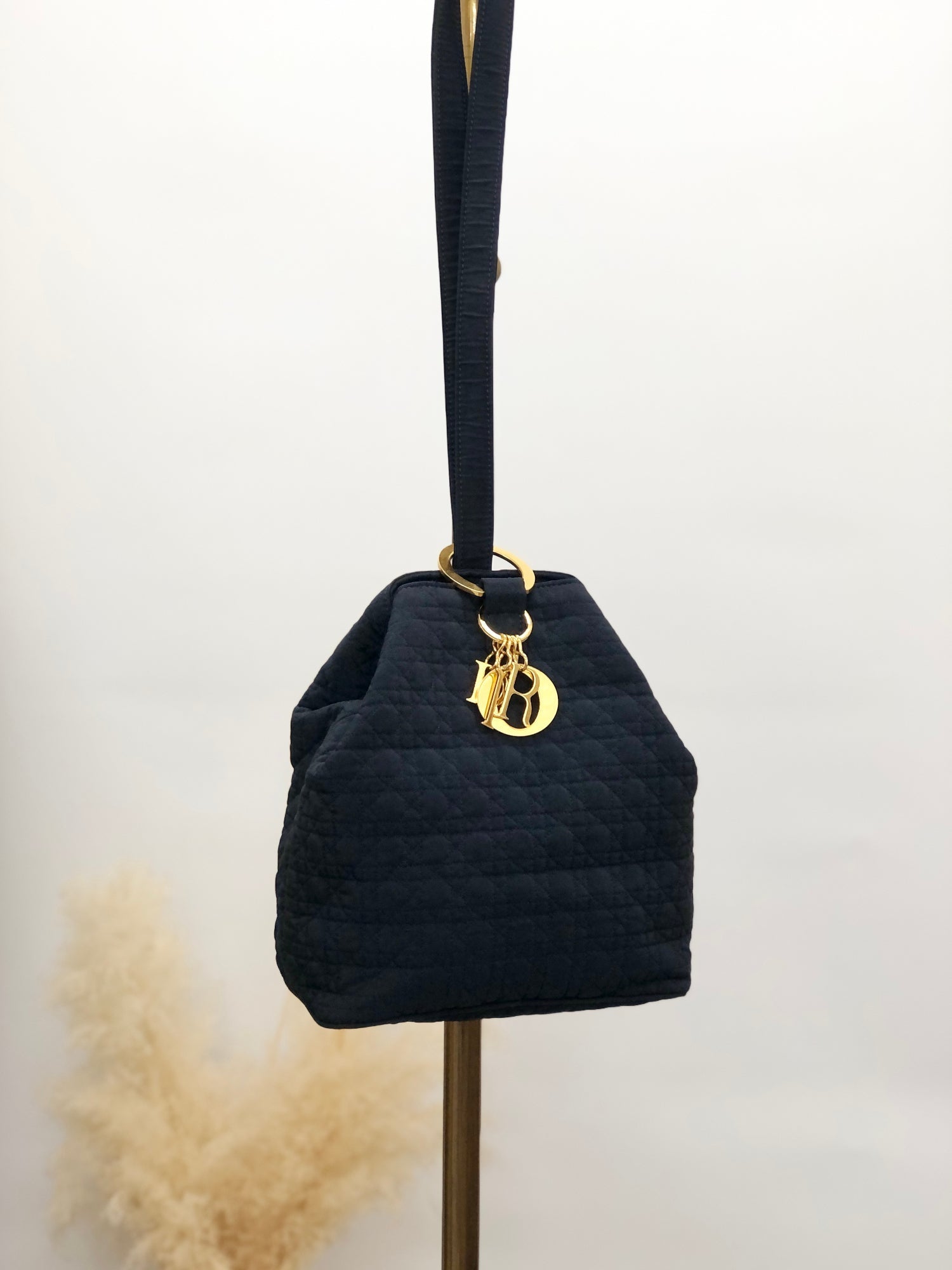 Christian D1OR Cannage Logo Charm Drawstring Shoulder bag Black Vintage i5e87z