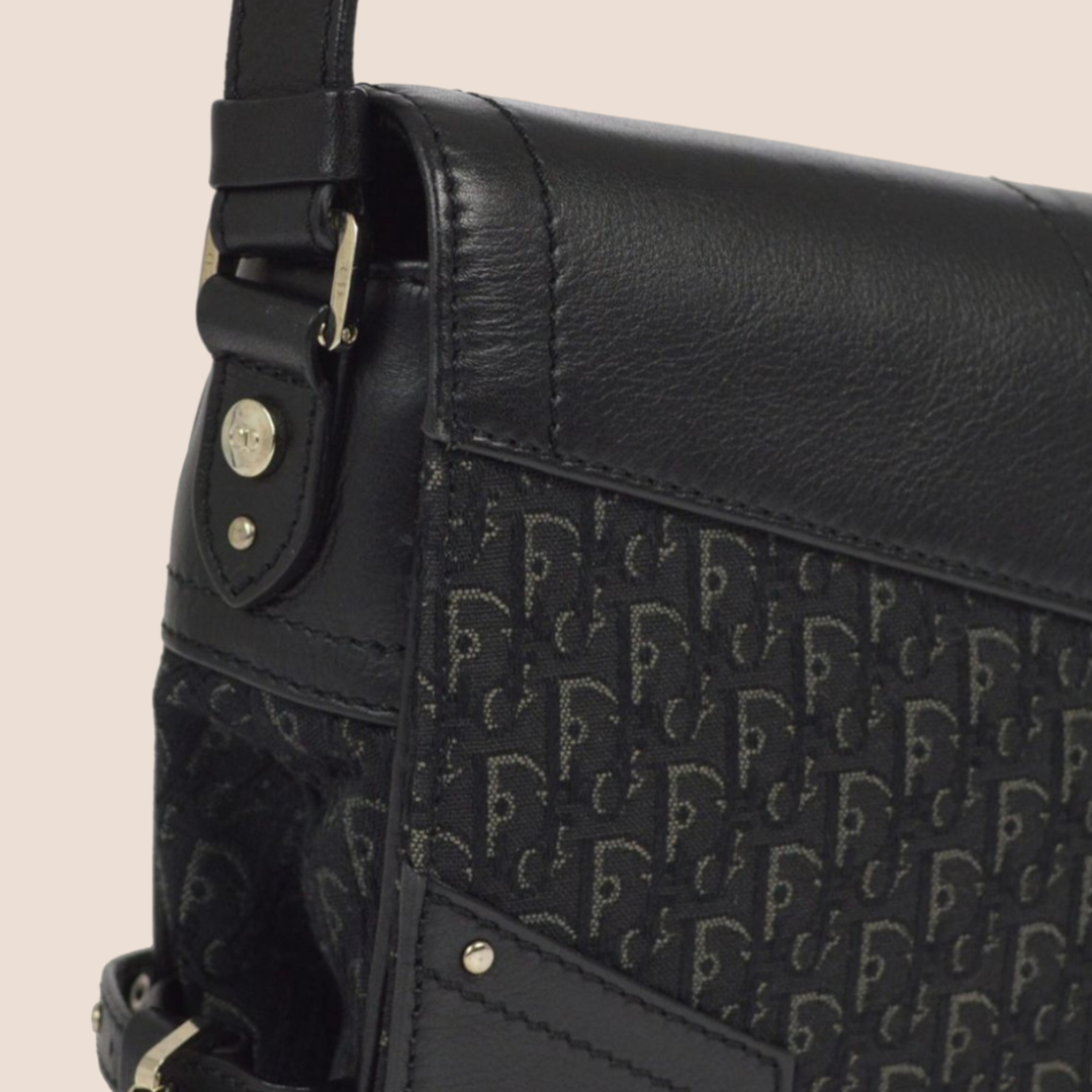 CHRISTIAN D1OR 2003 BLACK STREET CHIC ZIPPER SHOULDER BAG